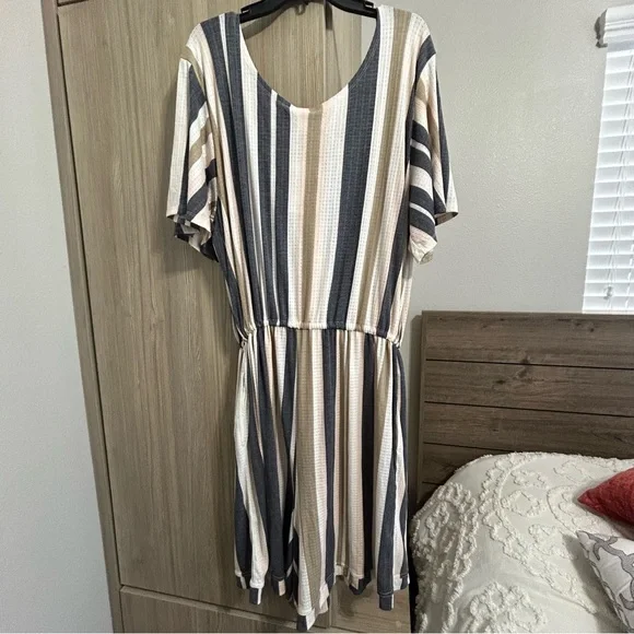 LulaRoe Woman’s 3XL Wide Leg Romper. Beautiful colors and softness. New. - Picture 6 of 7